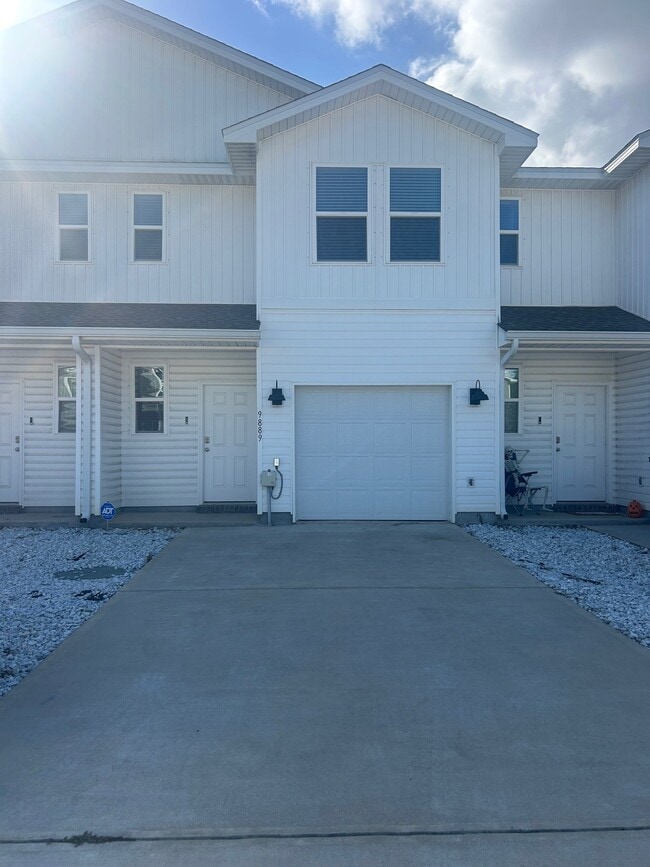 Building Photo - 9867 Fowler Ave