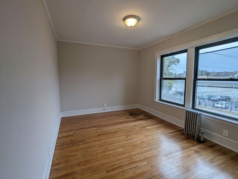 Building Photo - 2338 N Spaulding Ave