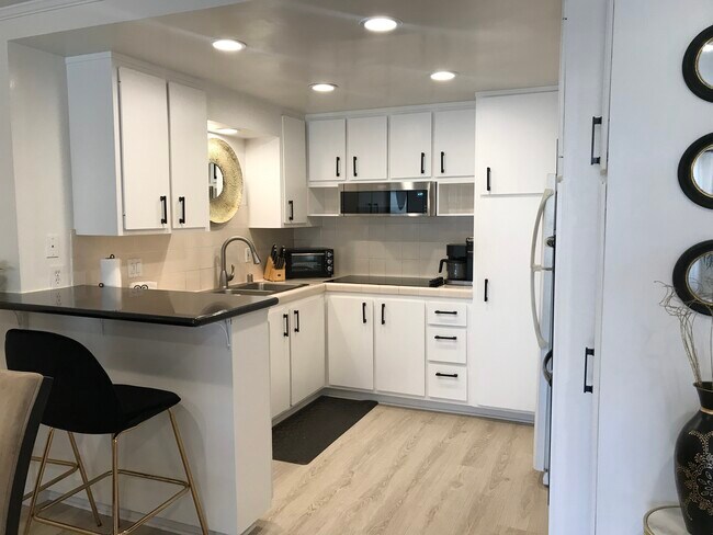 Building Photo - 1299 Cordova St