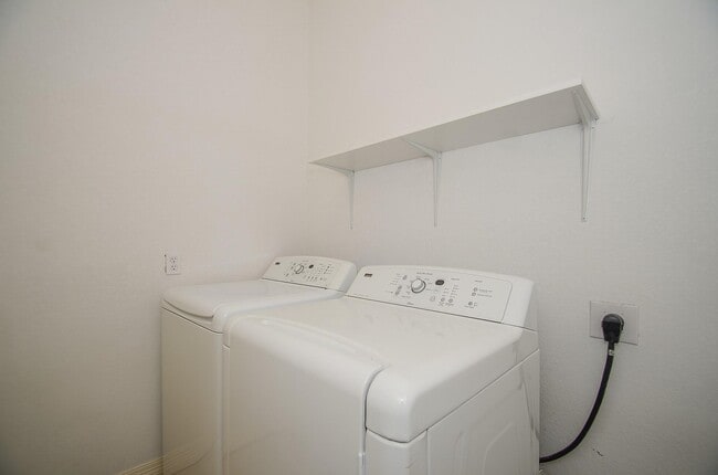 Building Photo - 513 Vincent St