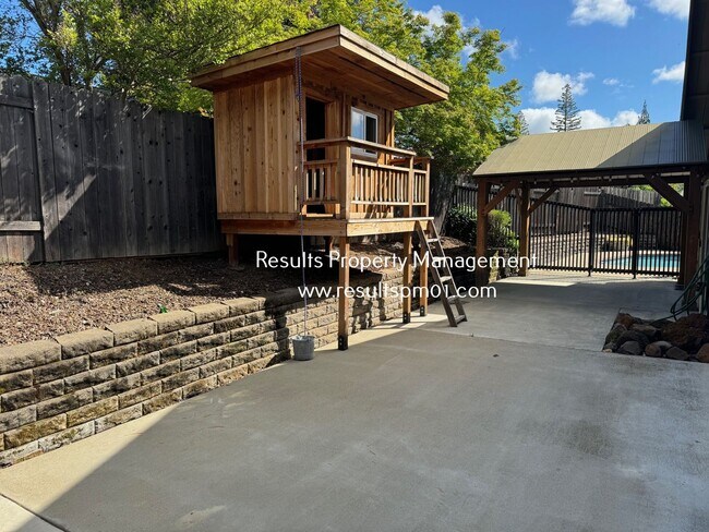 Building Photo - Rocklin 3 Bed 2 Bath Gem POOL