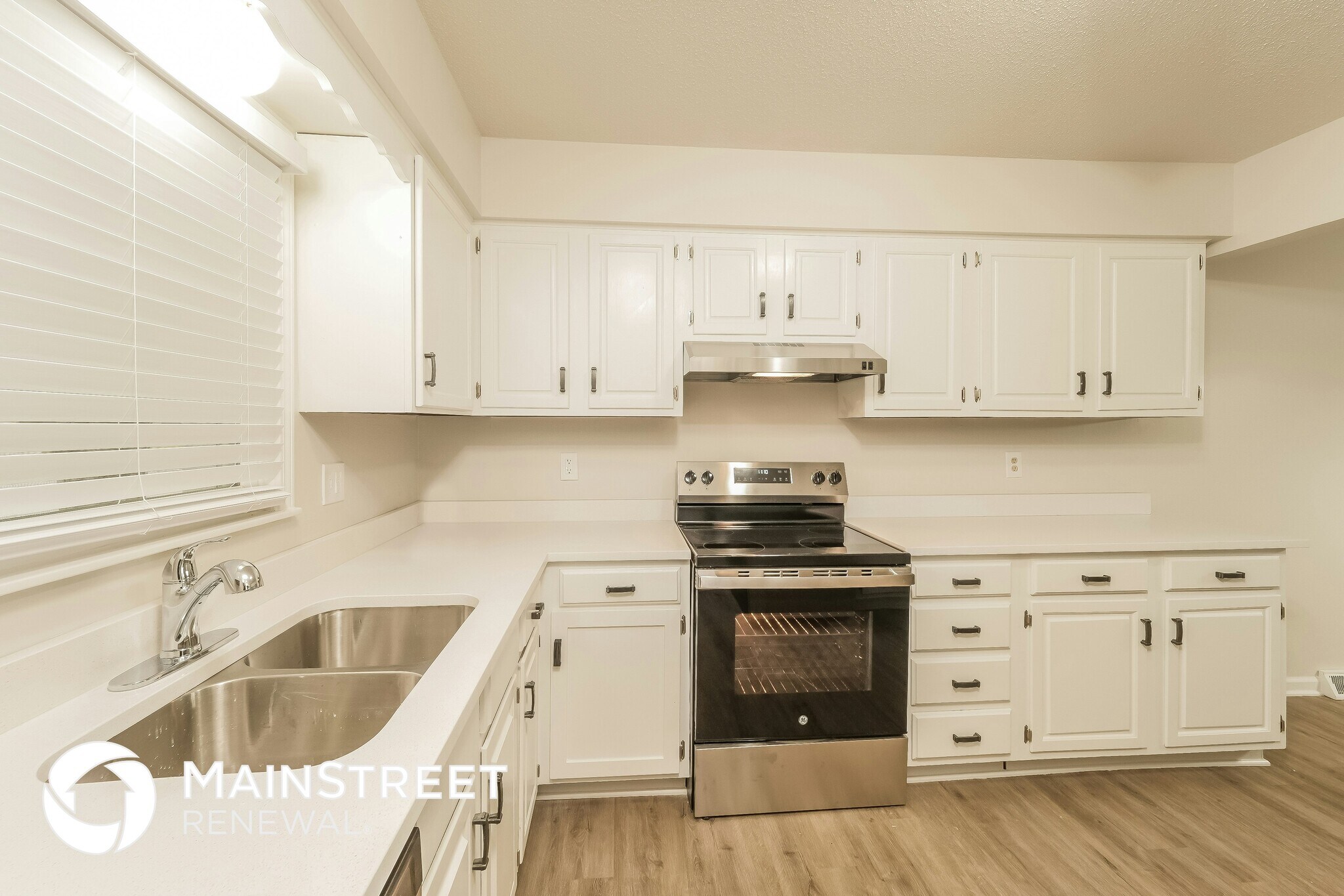 Building Photo - 400 NE Lee Dr