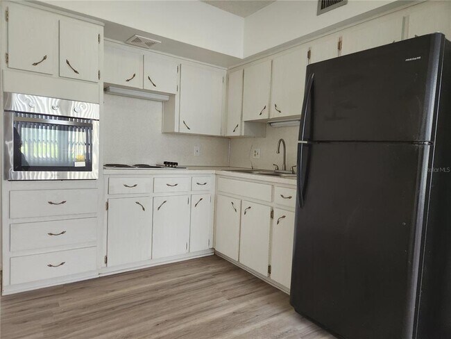 Building Photo - 2456 Ecuadorian Way