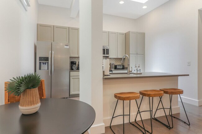 Building Photo - 127 Carondelet St