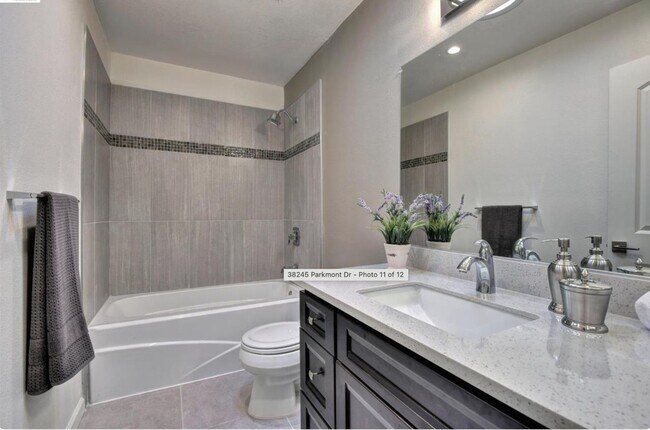 Building Photo - 38245 Parkmont Dr