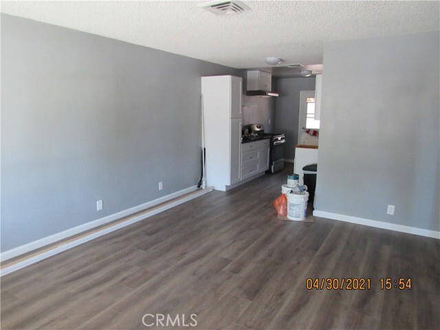 Building Photo - 150 E Lakeshore Dr