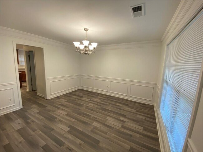 Building Photo - 1551 Park Knoll Trail NE