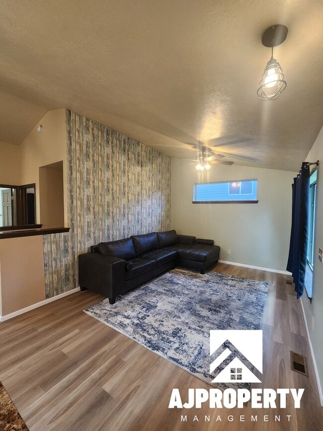 Building Photo - 6521 W Amber St