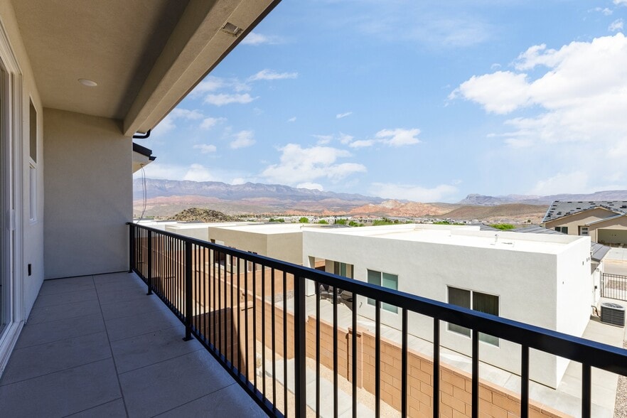 Building Photo - 2188 380 S