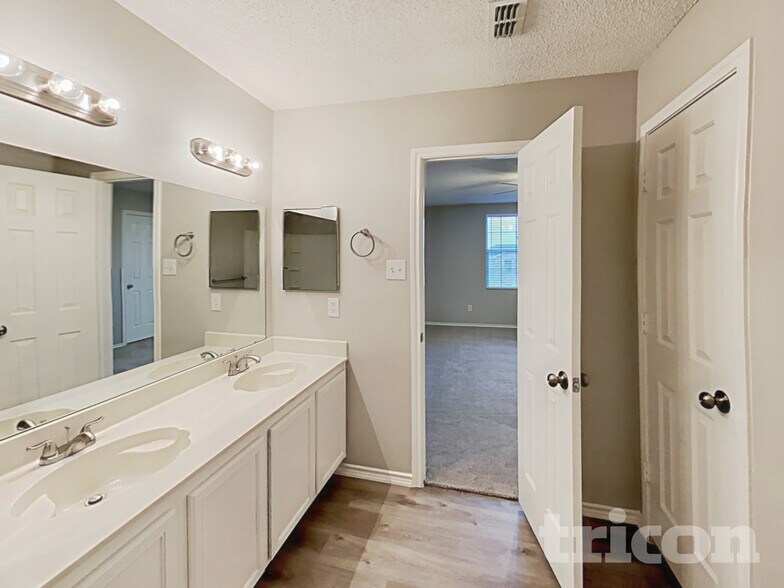 Building Photo - 2904 Crimson Clover Dr