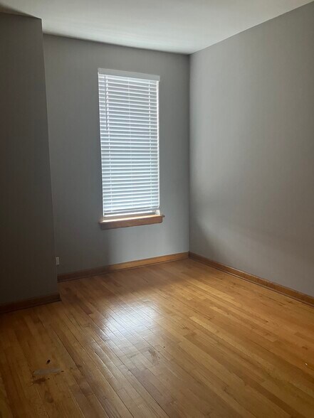 Building Photo - 2438 W Flournoy St