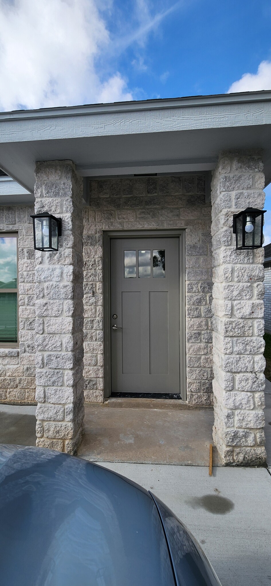 Building Photo - 2549 La Granja Dr