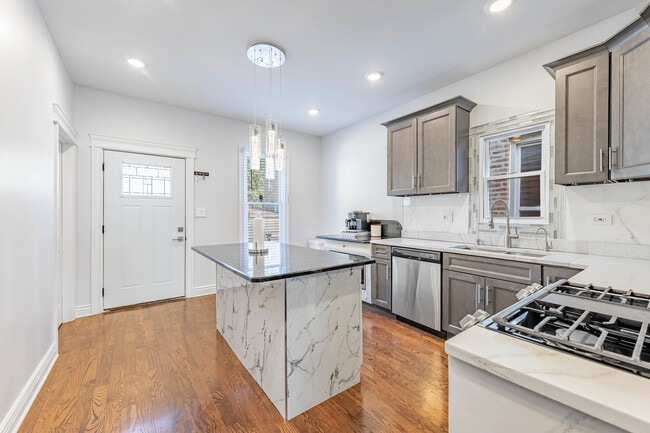 Building Photo - 7219 S Peoria St