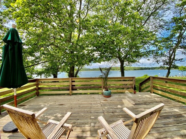 Building Photo - 1875 Bayview Ave