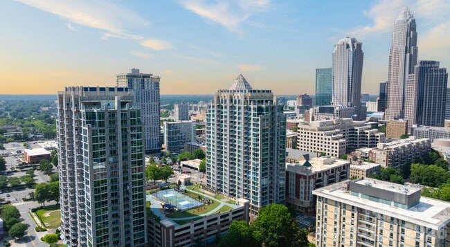 Building Photo - 640 N Church St