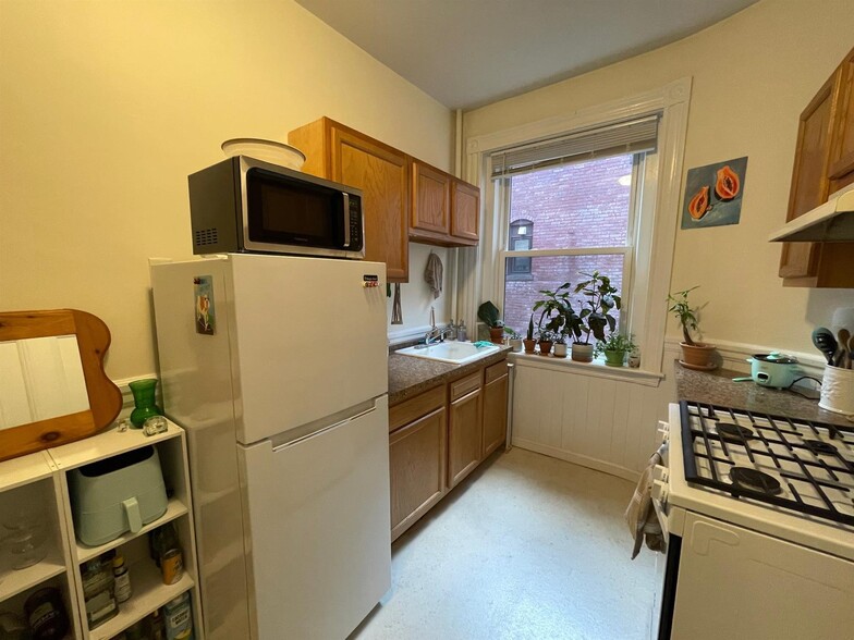 Building Photo - 60 Vinal Ave
