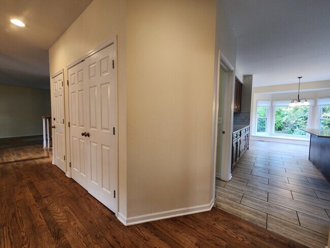 Building Photo - 3220 Indian Creek Dr