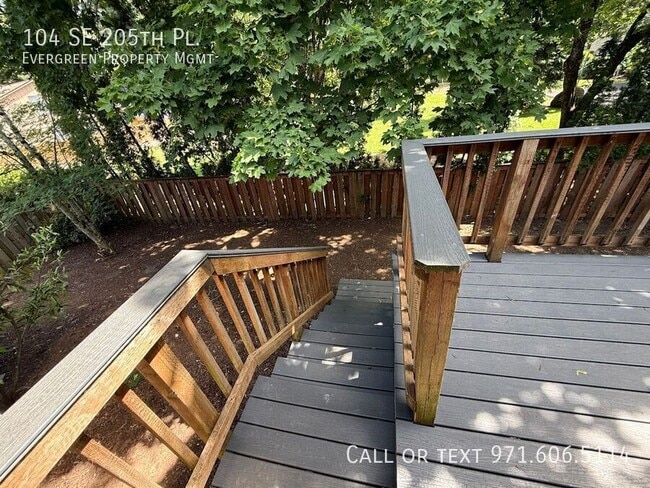 Building Photo - 104 SE 205th Pl