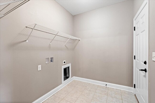 Building Photo - 7458 White Pine Dr