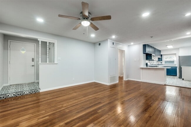 Building Photo - 10227 Sylvia Dr