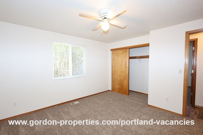 Building Photo - SE Schiller St - ranch style 3 bedroom home