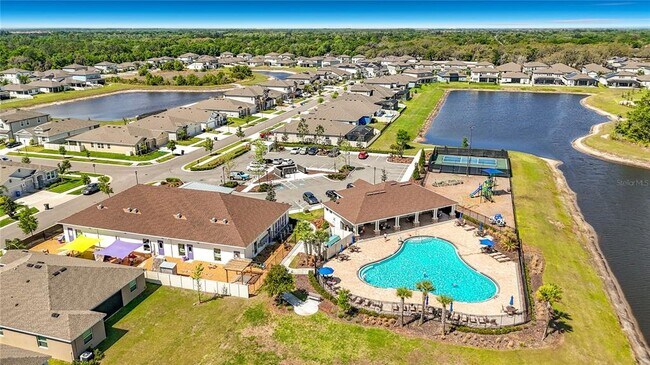 Building Photo - 13071 Brookside Moss Dr