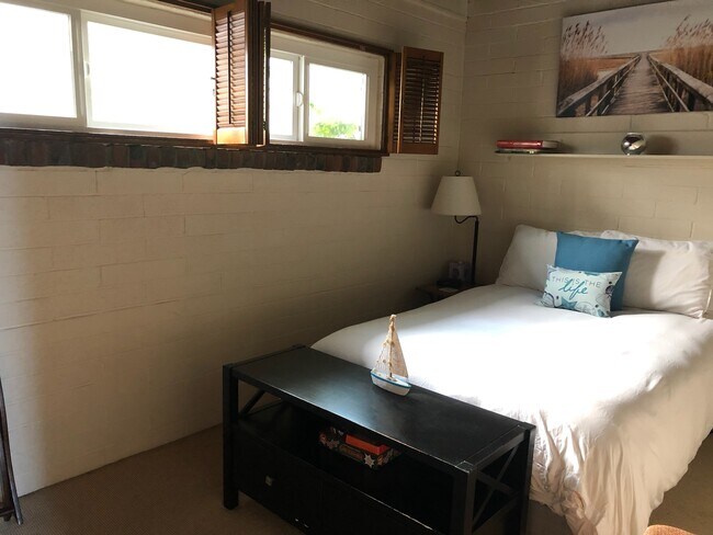Sun Drenched Bedroom - 34 60th Pl