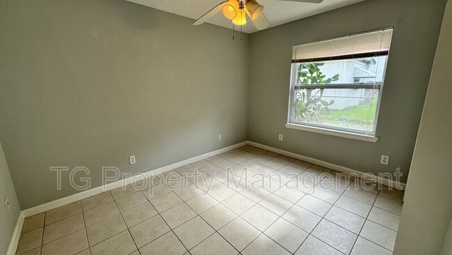 Building Photo - 209 7th St S