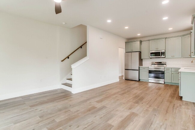 Building Photo - New Construction, 3 bed 3 bath near downtown!