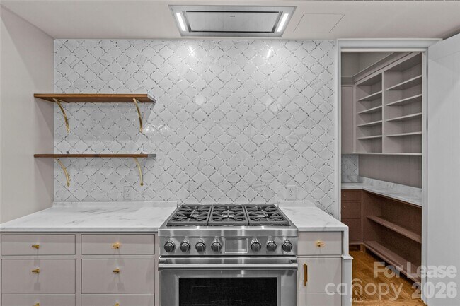 Building Photo - 1172 Queens Rd