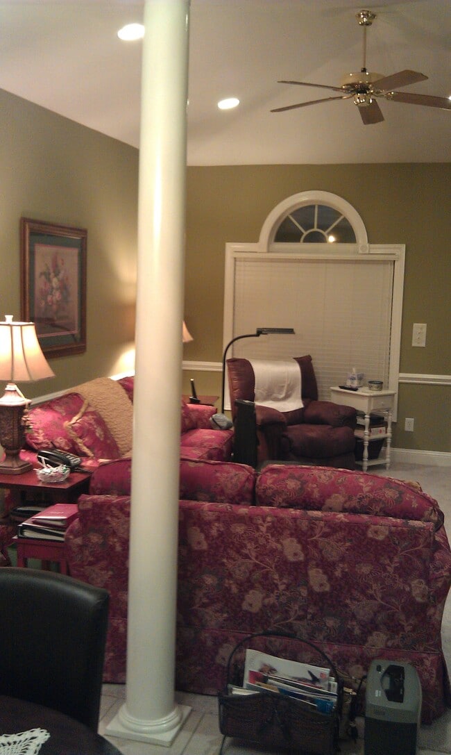 Building Photo - 2404 W McCown Dr