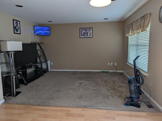 Building Photo - 4 Tether Cir