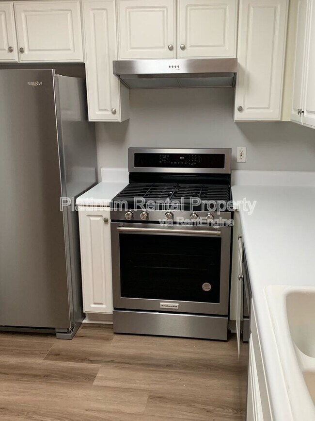 Building Photo - 725 Avening Ct