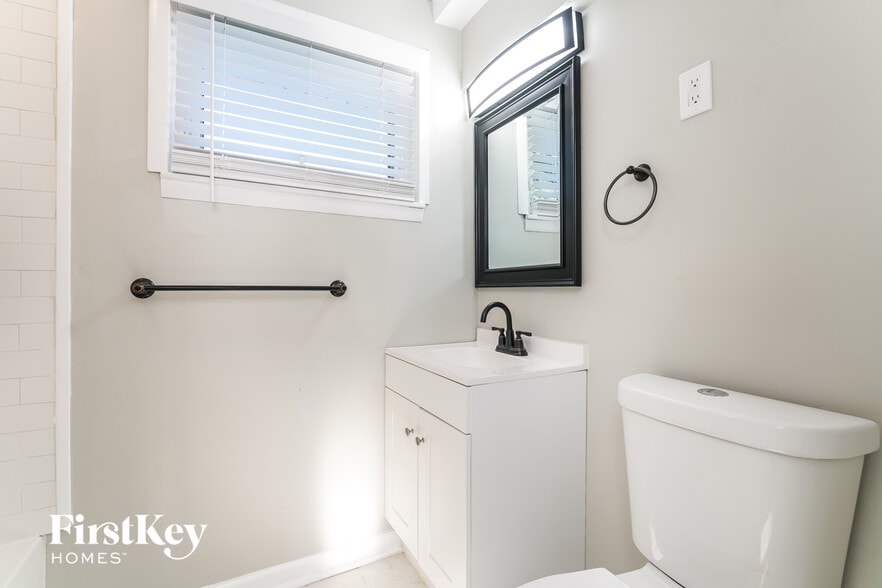 Building Photo - 3970 Jerome Ct