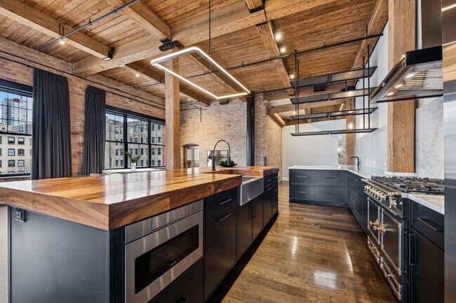 Building Photo - 1000 W Washington Blvd