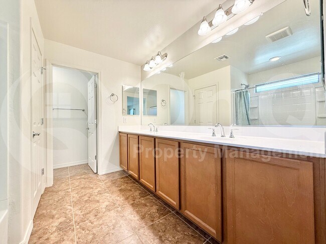 Building Photo - 3706 S 57th Ln