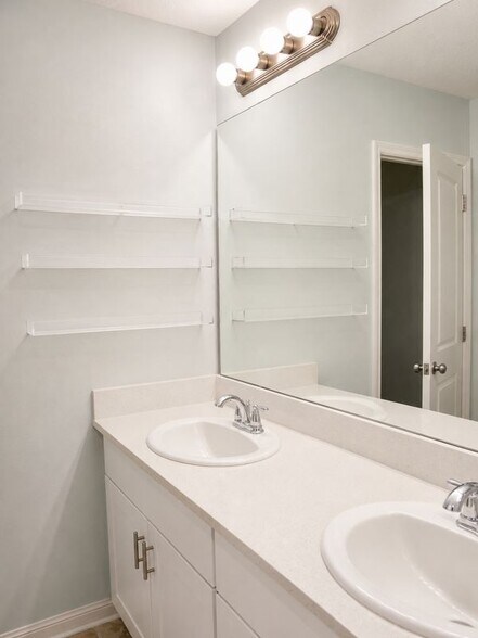 Building Photo - 5225 Tuscany Ln