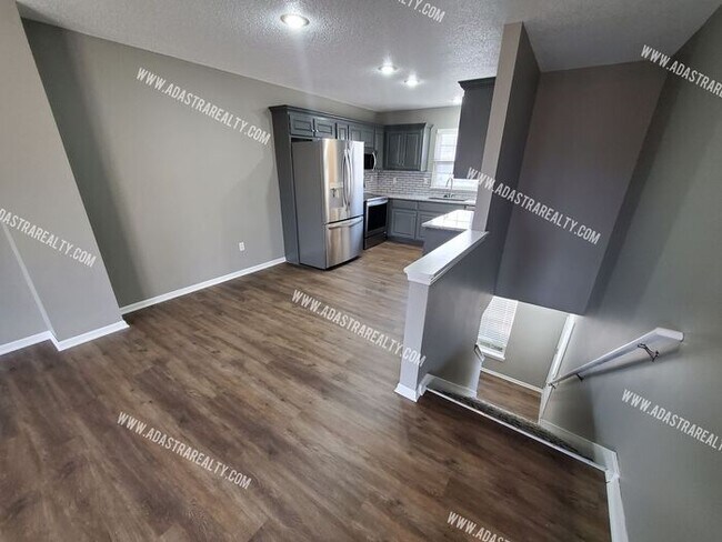 Building Photo - Gorgeous Modern Shawnee Townhome!! So much...