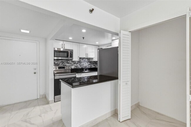 Building Photo - 140 NW 14th Ave