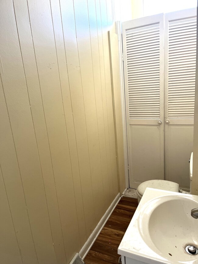 Building Photo - 821 W 26th St