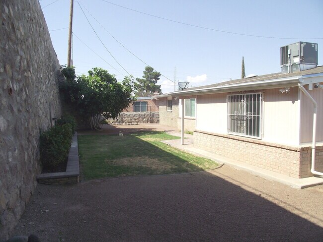Building Photo - Northeast El Paso 3 Bed Refrig A/C w/Mount...