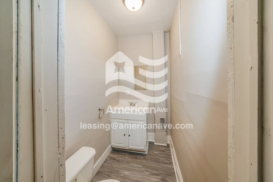 Building Photo - 339 W Calthrop Ave