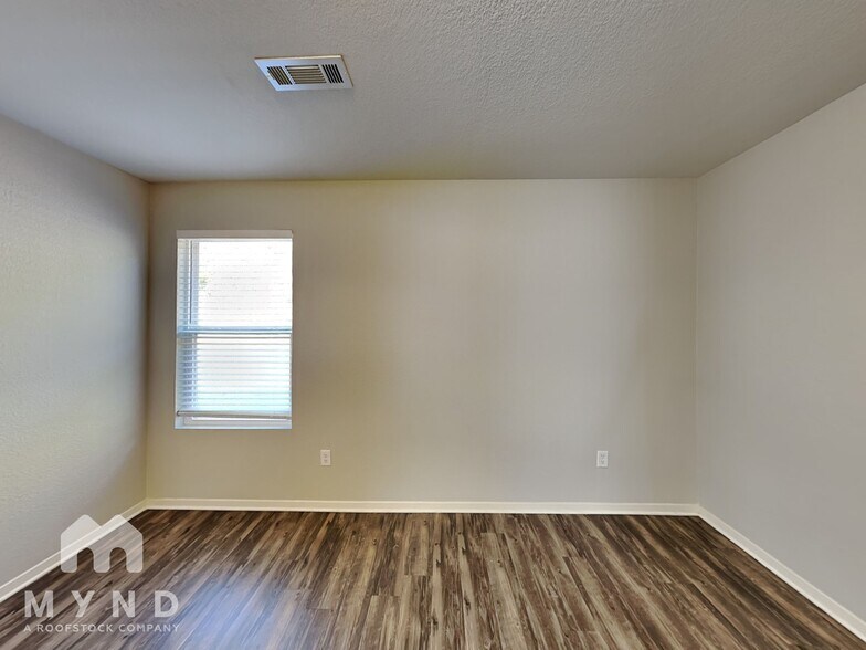 Building Photo - 9176 Pleasant Valley Dr