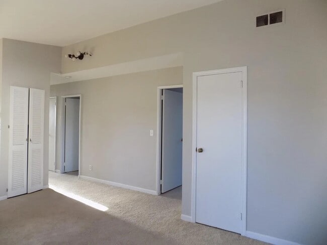 Building Photo - 1425 Evans Ave