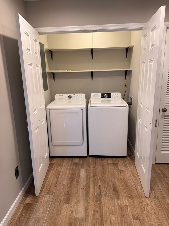 Building Photo - 3 Bedroom || 2.5 Bathroom - Townhome