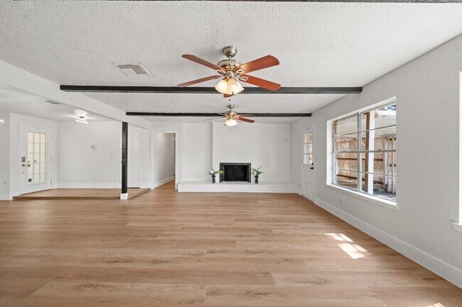 Building Photo - 11303 Trudeau Dr