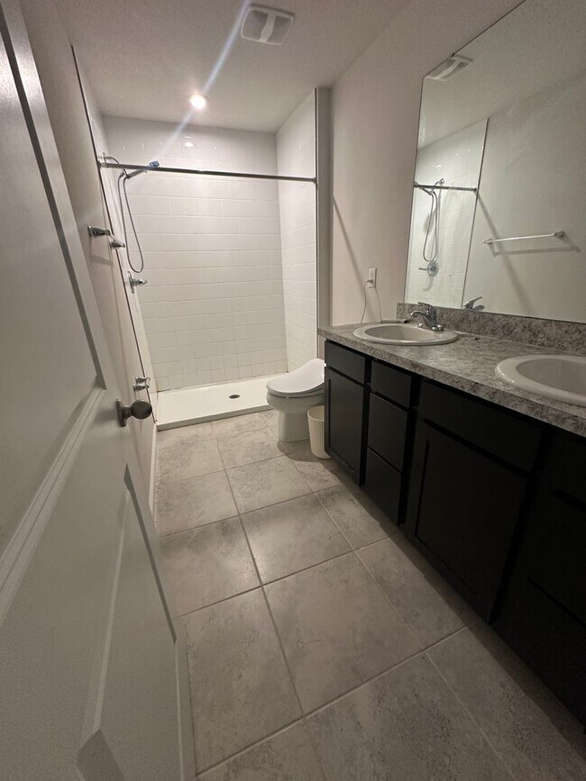 Building Photo - 4 Bedroom 2.5 Bathroom in Winter Haven