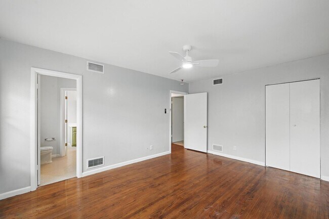 Building Photo - Newly Updated with Large Yard!