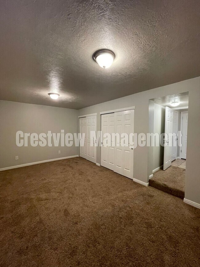 Building Photo - Charming 3-Bedroom Townhome with Garage in Sandy