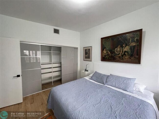Building Photo - 425 Bayshore Dr